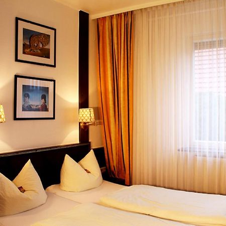 Hotel-Landgasthof Gruener Baum - Dittigheim Таубербишофсхайм Экстерьер фото
